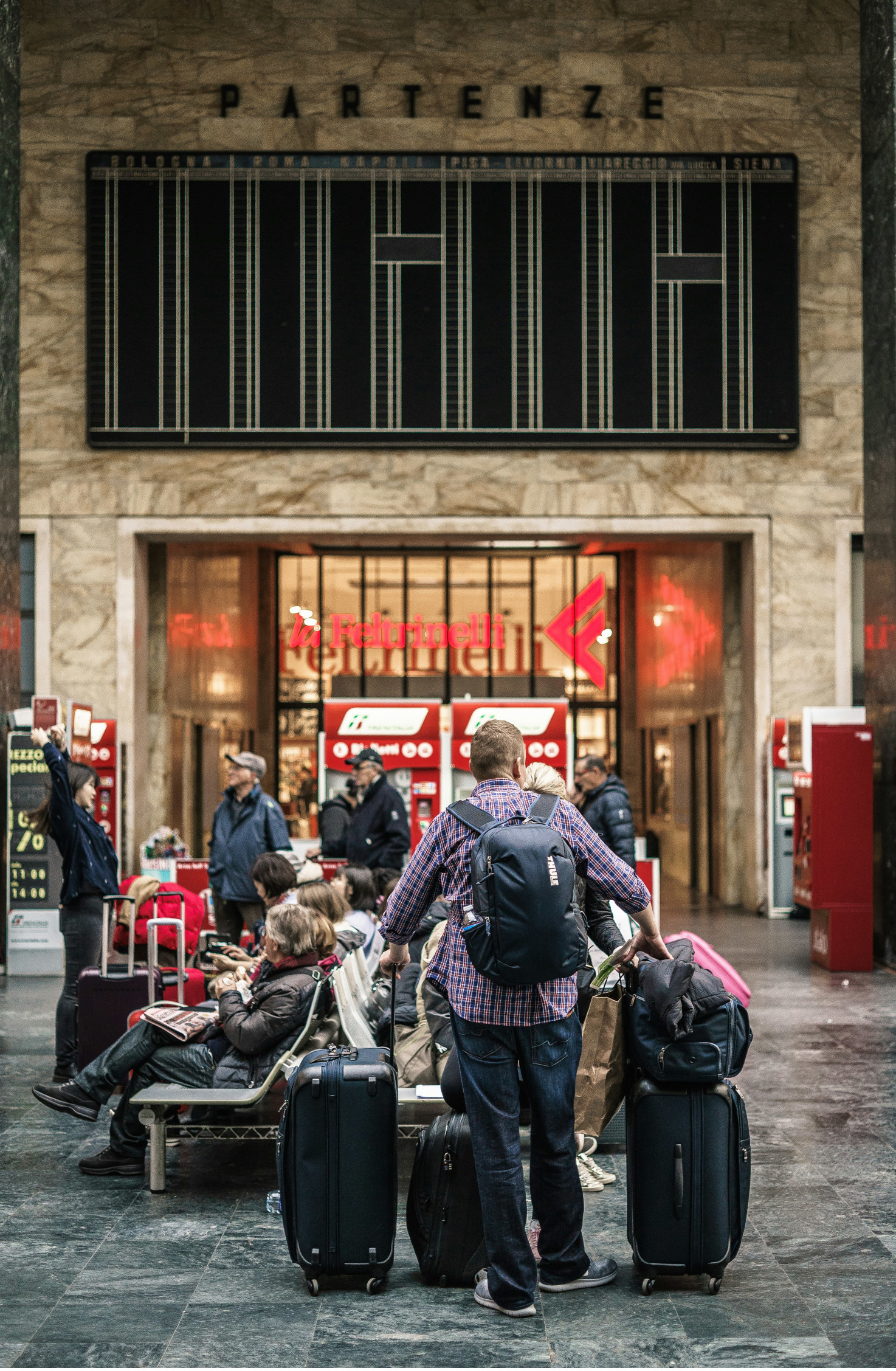 luggage man Italy